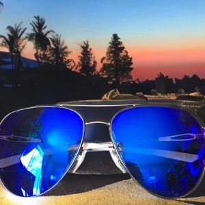 Stylish Blue Aviator Sunglasses